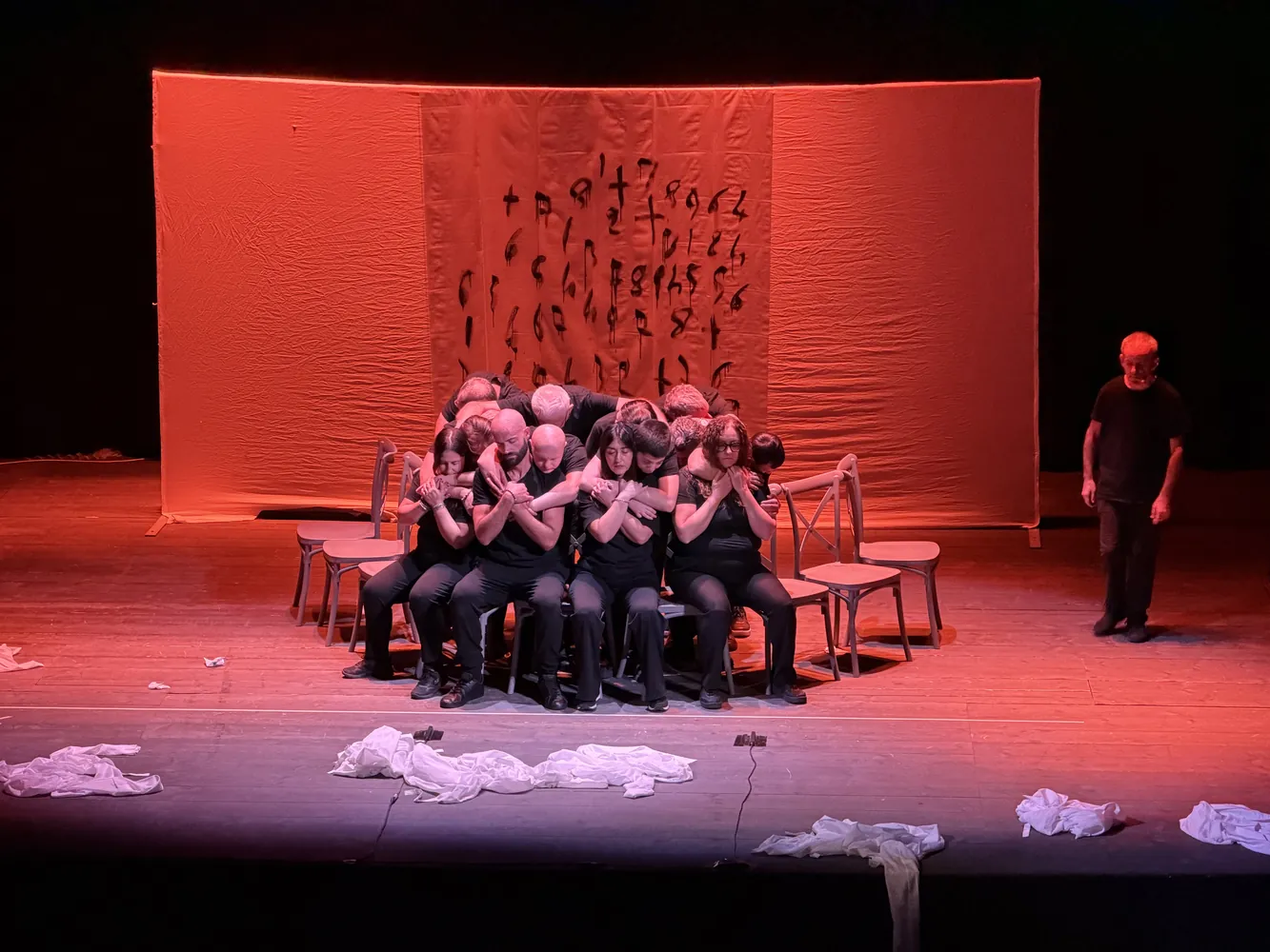 Foto dello Spettacolo teatrale “Io-La Rinascita” a cura della Compagnia Teatrale Il Giullare – Coop. Soc. Promozione Sociale e Solidarietà di Trani- Meeting del Volontariato 2025 "Il Coraggio della Speranza" 13 Dicembre 2025 ore 21:00